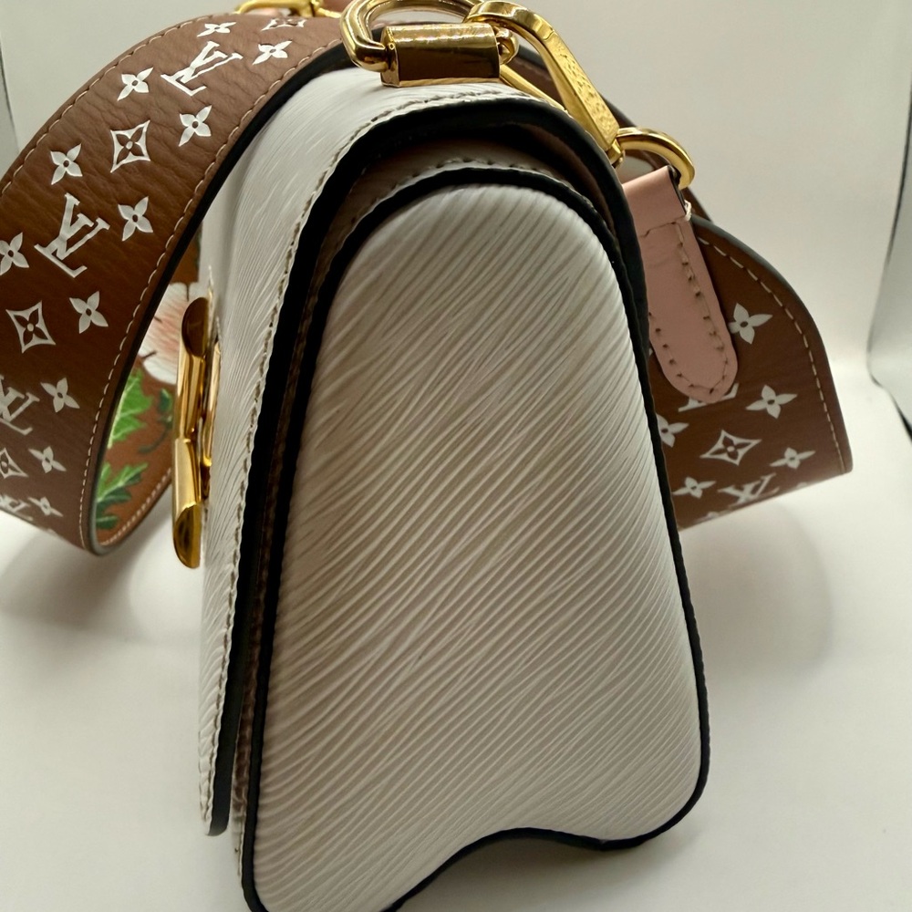 Louis Vuitton Bag - Picture 7 of 12